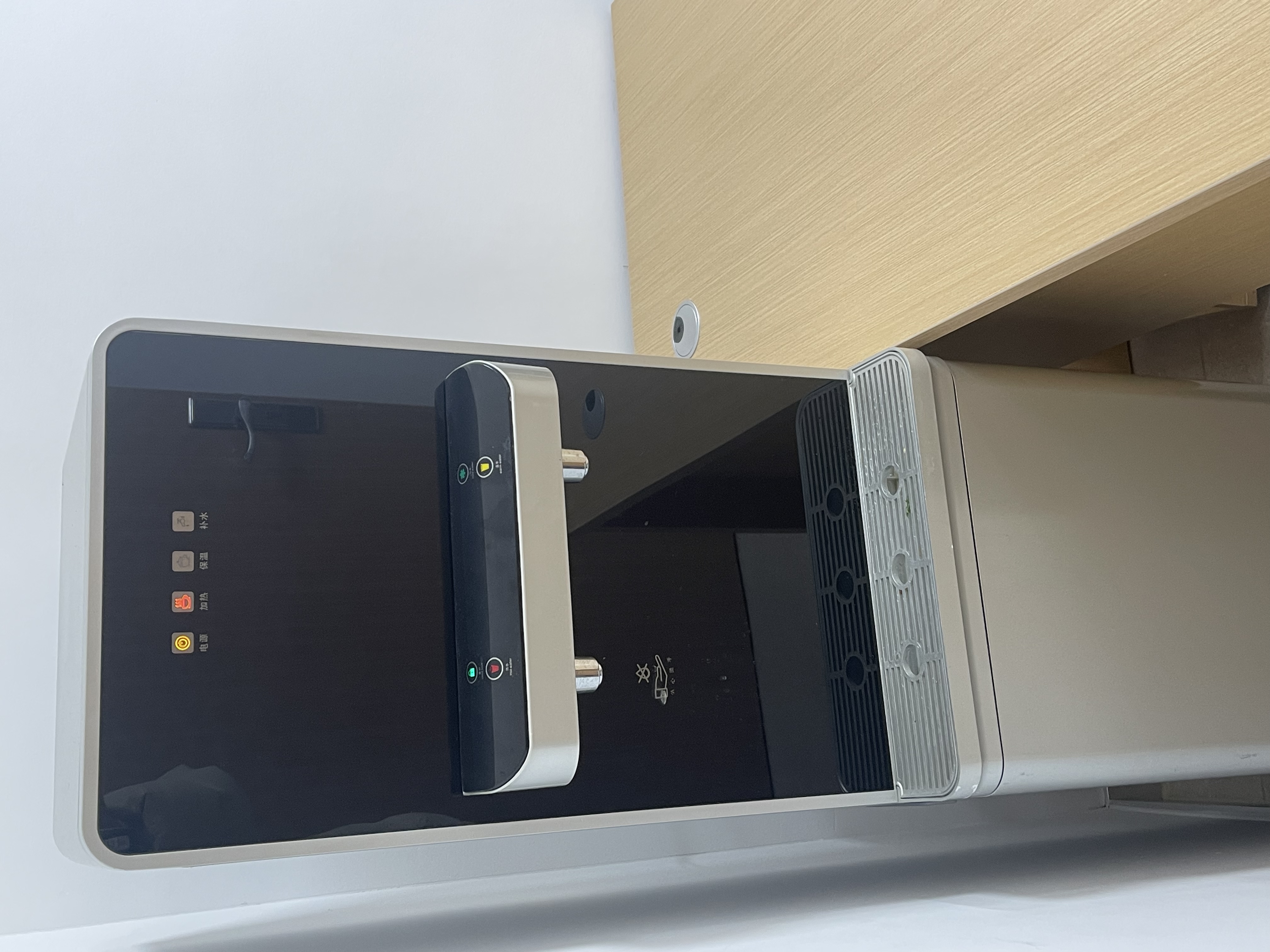 提升工作环境品质：直饮机助力企业、工厂和办公室